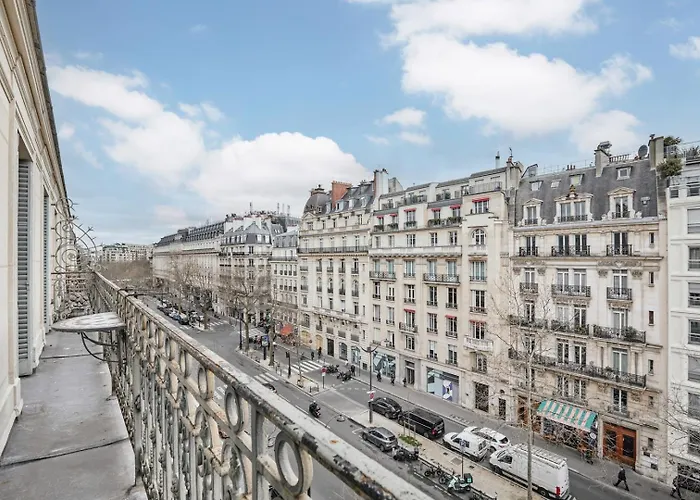 - 3 Et Balcon à Trocadéro *